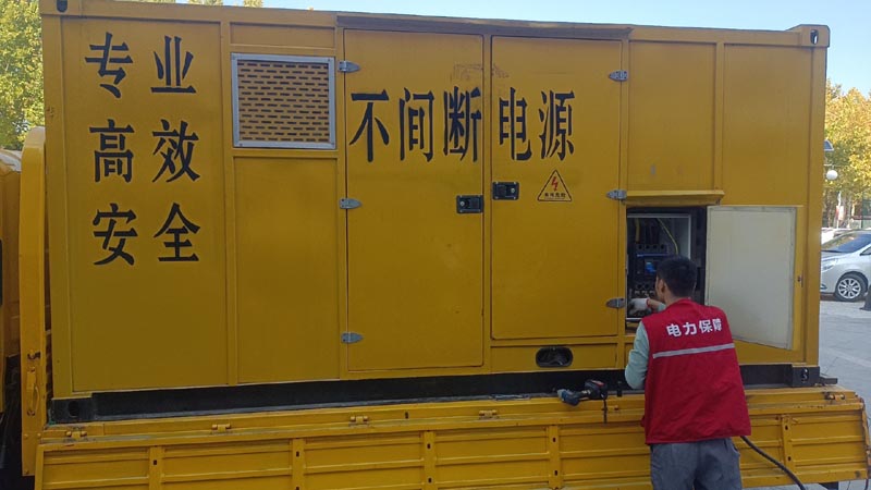 上蔡柴油发电机组和UPS电源配合使用时，如何避免切换过程中的电力中断？